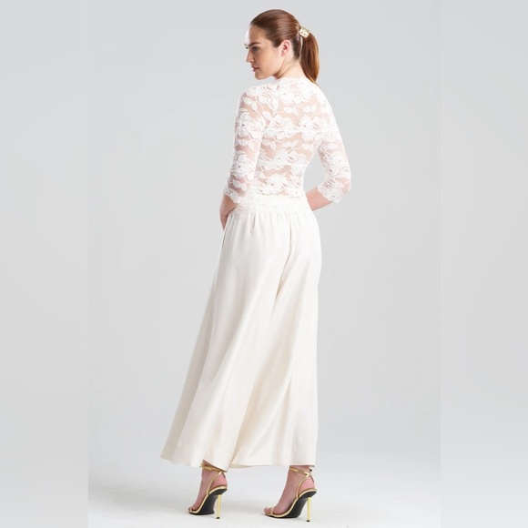 JOSIE NATORI
Imagine Allover
Lace Top Color: Warm White size M/L 
Good condition - Picture 2 of 13